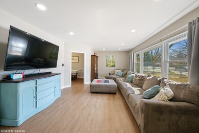 209 Triton Ln, Naperville, IL 60540 - photo 4