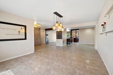 04-Living _ Dining Room