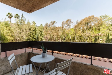 Covered Balcony/Patio