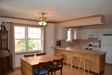 EATING SPACE / KITCHEN