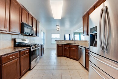 1194 Quarterhorse Dr, Alvin, TX 77511 - photo 3