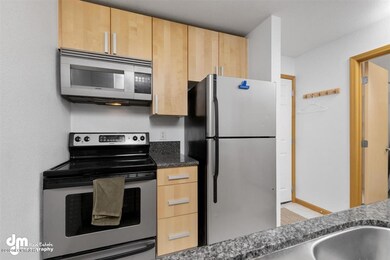 10-Kitchen 20200522-DW-8995