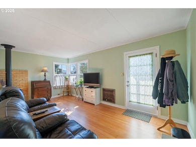 1412 9th St, Tillamook, OR 97141 - photo 5