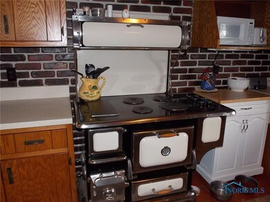 19915 Fostoria Rd, Pemberville, OH 43450 - photo 2