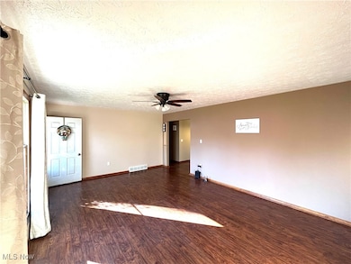 2205 Kimball Ct, Akron, OH 44314 - photo 3