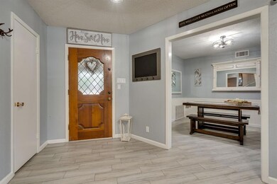 302 Somerset Cir, Bedford, TX 76022 - photo 2