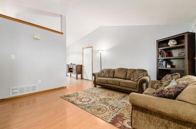 5055 Sanderson Dr, Columbus, OH 43228 - photo 2