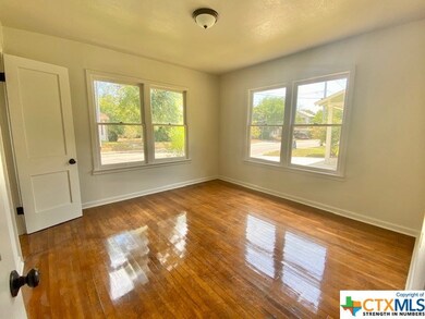 1026 N San Marcos St, Seguin, TX 78155 - photo 3