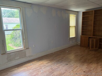 311 N Broadway St, Stigler, OK 74462 - photo 4