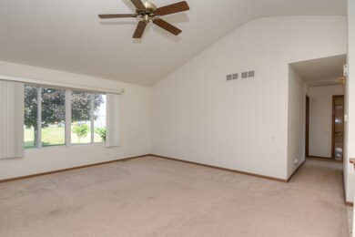 1112 Sawmill Ln, Algonquin, IL 60102 - photo 3