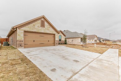 214 Jacinth Ln, Granbury, TX 76049 - photo 2