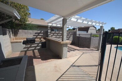 407 E Ellis Dr, Tempe, AZ 85282 - photo 4