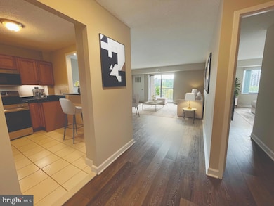 Hallmark Condominium unit 703, Alexandria, VA 22304 - photo 5