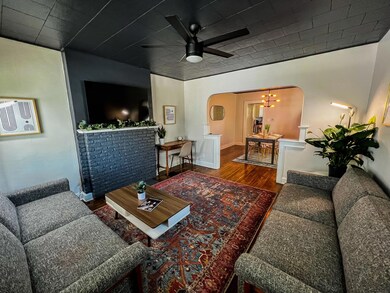 Liv Room 2
