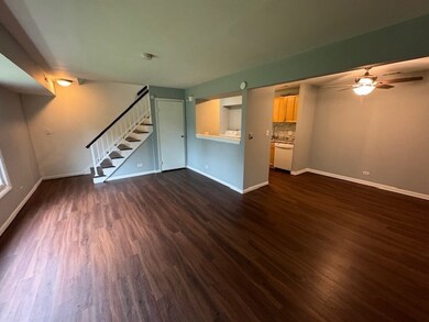 1401 N Glen Cir unit B, Aurora, IL 60506 - photo 2