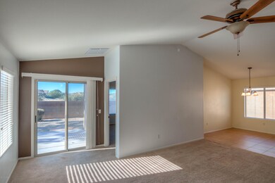 7 Living Room photo a