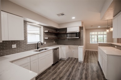 9638 Hearthwood Dr, Houston, TX 77040 - photo 5