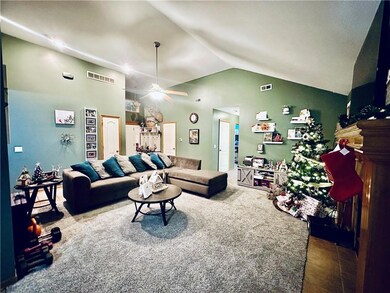 307 Division St, Knob Noster, MO 65336 - photo 5