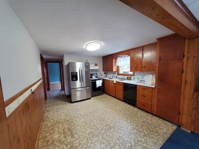 33 Lazarz St, Ludlow, MA 01056 - photo 4