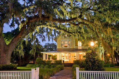Hoyt House Exterior New
