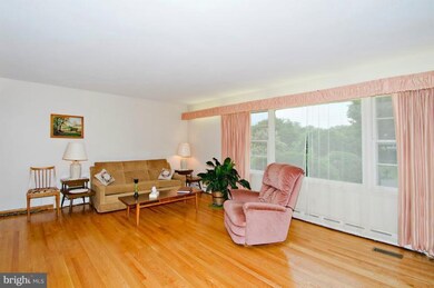 14718 Carson Dr, Burtonsville, MD 20866 - photo 3