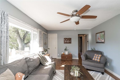 350 E Creston Ave, Des Moines, IA 50315 - photo 6