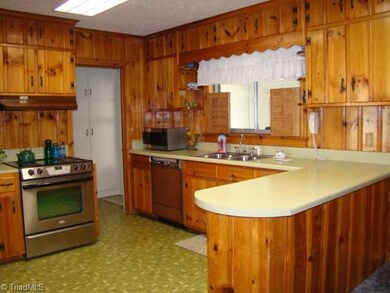 711 Britt Ave, Asheboro, NC 27203 - photo 4