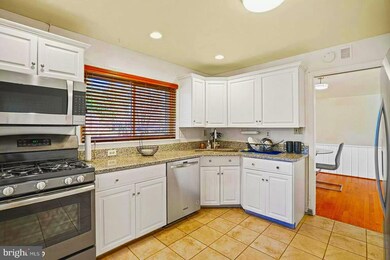 6201 Cheryl Dr, Falls Church, VA 22044 - photo 4