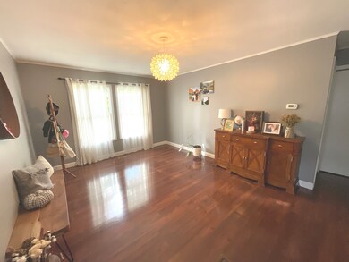 412 Tulsa Ave, Carpentersville, IL 60110 - photo 6