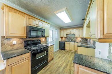 615 Brookfield Dr, Hurst, TX 76053 - photo 7