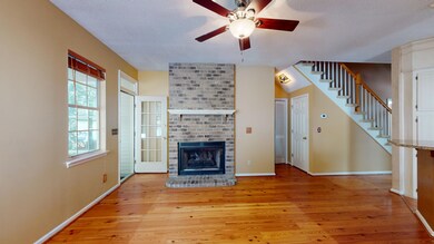 Living Room with ceiling fan