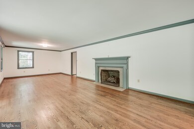 12100 Henderson Rd, Clifton, VA 20124 - photo 6