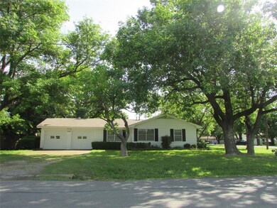 304 S Garrett Ave, Ennis, TX 75119 - photo 2
