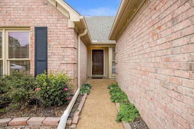 1102 Mirror Lake Ln, Cordova, TN 38018 - photo 3