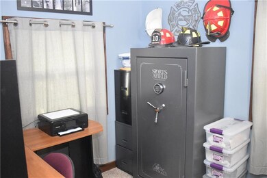 8821 N Sugar Creek Ave, Colfax, IN 46035 - photo 6