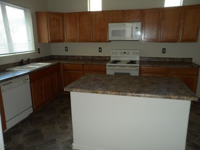 KITCHEN W/ ISLAND