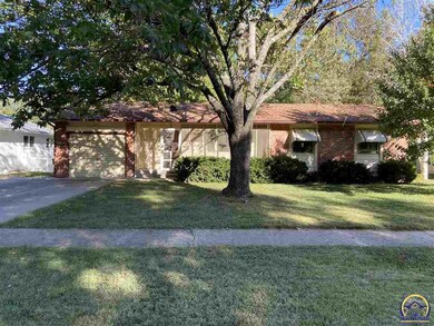 3328 SW Eveningside Dr, Topeka, KS 66614 - photo 4