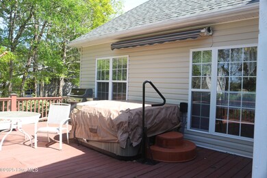 Deck w hot tub & awning