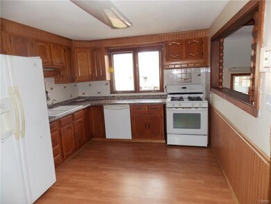 Kitchen, appliances stay!