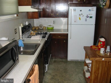 270 Crestwood Dr, Clifton Heights, PA 19018 - photo 3