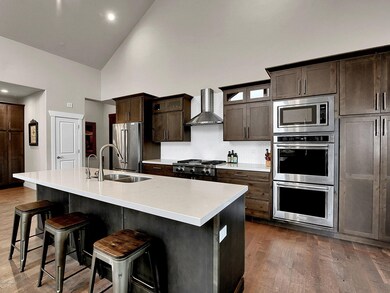 6-web-or-mls-8182 Courtyard Loop, Park C