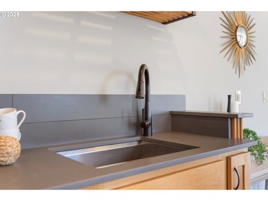 1027 SW Grover St, Portland, OR 97239 - photo 5