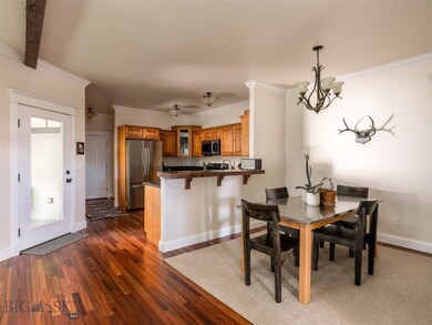 Dining/kitchen dining bar