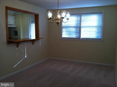 915 Circle Dr, Halethorpe, MD 21227 - photo 3