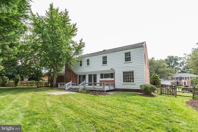 8905 Falls Chapel Way, Potomac, MD 20854 - photo 2