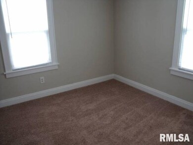 1915 W Locust St, Davenport, IA 52804 - photo 2