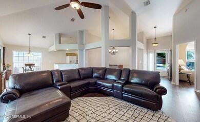 Living Rm b