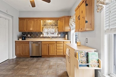 59 Holten St unit 2, Danvers, MA 01923 - photo 5