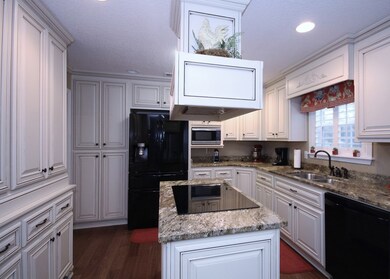 626 S Forest Dr, Jesup, GA 31545 - photo 7