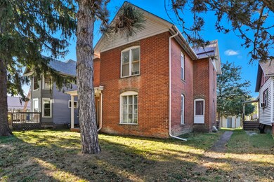 1109 E 2nd St, Muscatine, IA 52761 - photo 3